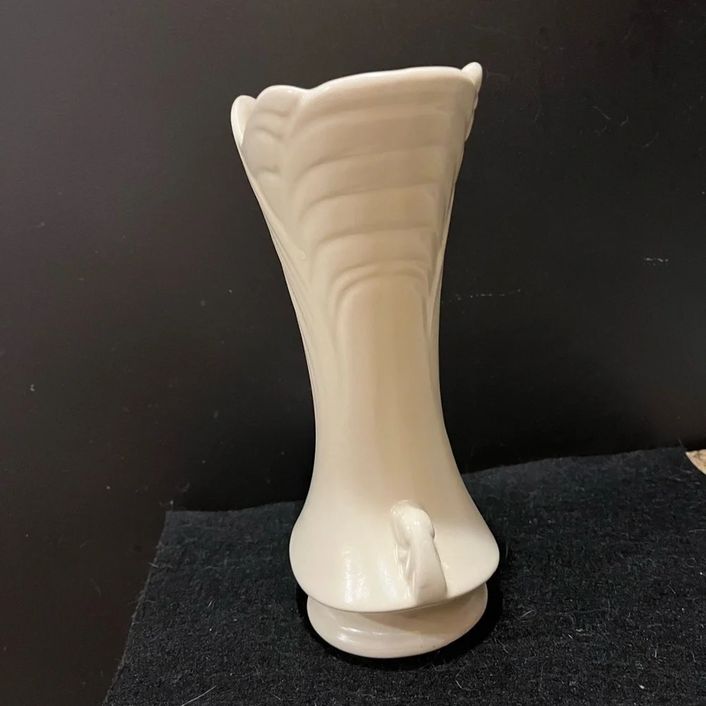 Vintage Shawnee Pottery Vase Ruffled Rim Pedestal Base 9" Matte Cream USA - Picture 6 of 15